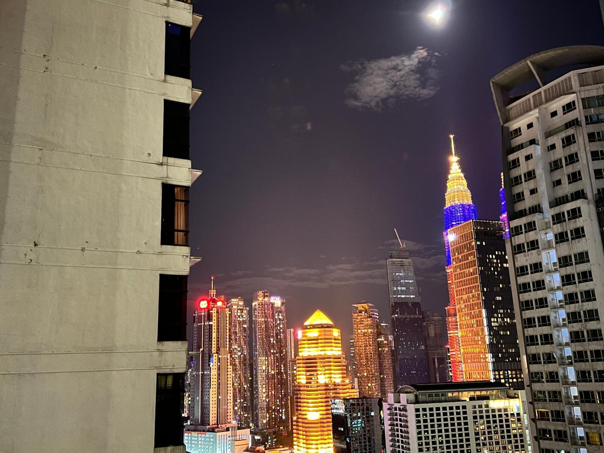 Mercu Summer Suites Klcc By Sweet Home Куала-Лумпур Екстер'єр фото