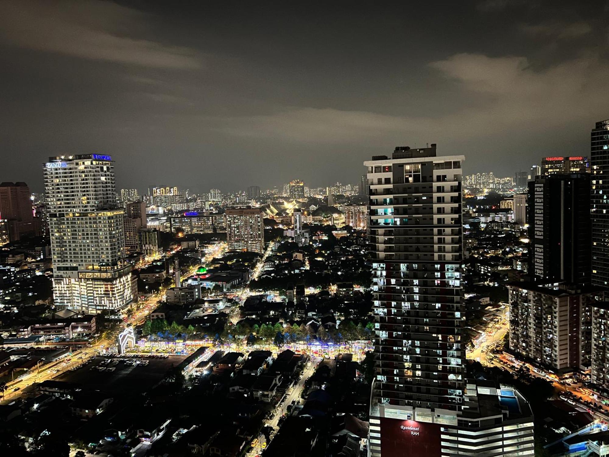 Mercu Summer Suites Klcc By Sweet Home Куала-Лумпур Екстер'єр фото
